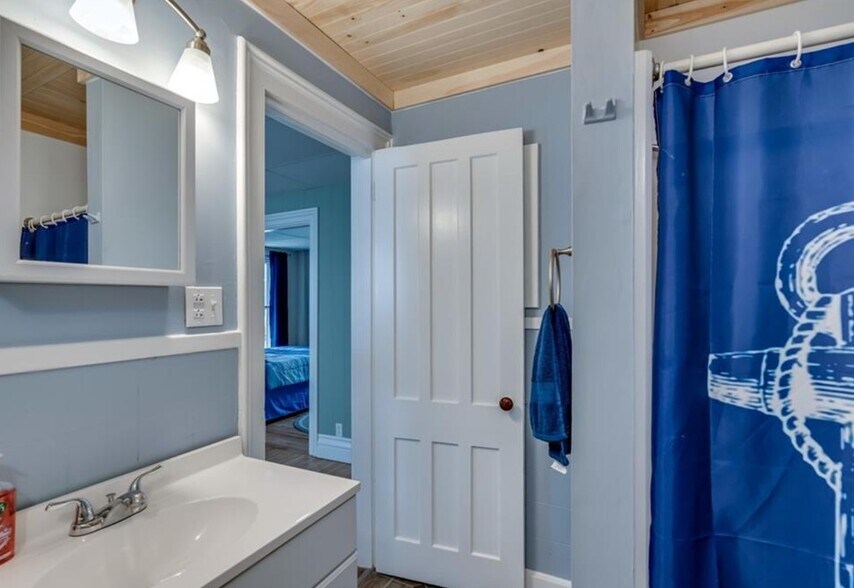 More Photos Of 16 Bethune St, Alexandria Bay Marina For Sale