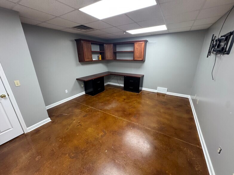 More Photos Of 310 Moore Ln, Collierville Warehouse For Lease