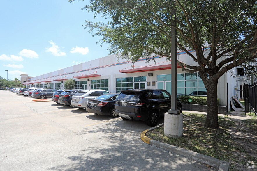 More Photos Of 6918 Corporate Dr, Houston Office For Sale