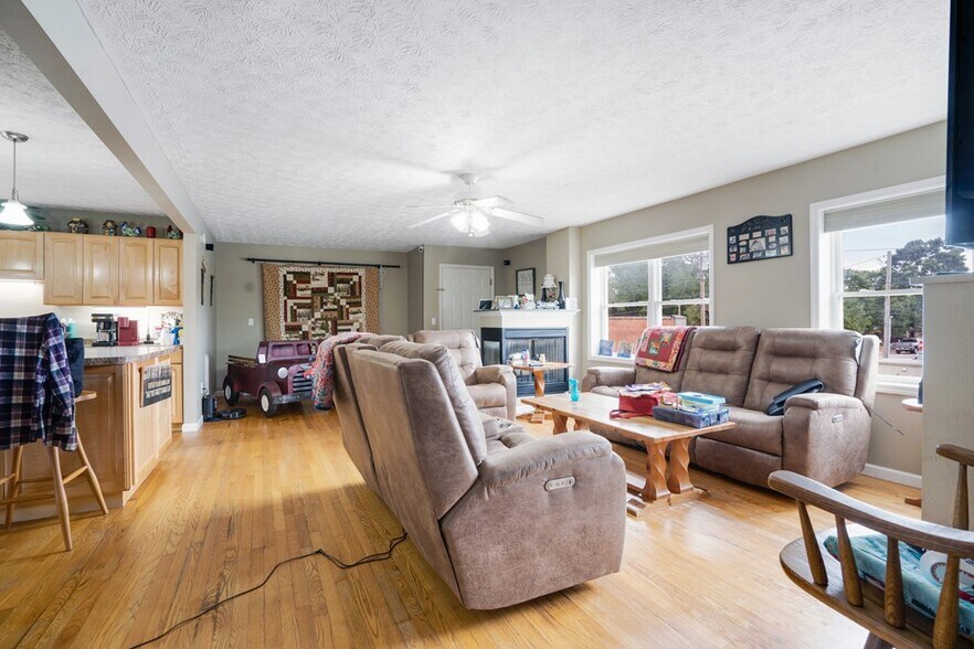 More Photos Of 6 Sanderson St, Hayesville Flex For Sale