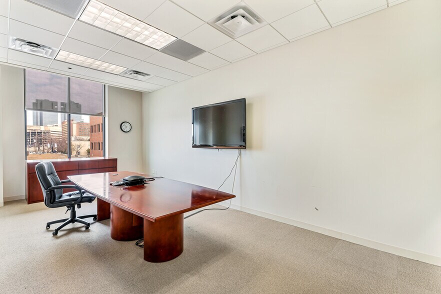 More Photos Of 100 Lexington St, Fort Worth Office For Lease
