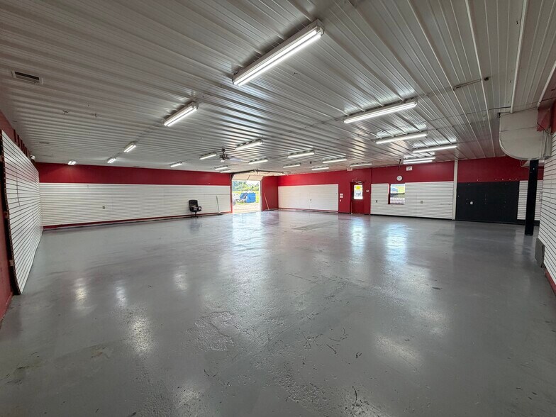 More Photos Of 1425 N Hwy 127 Bypass, Lawrenceburg Warehouse For Sale