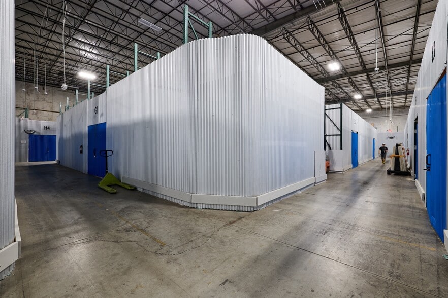 More Photos Of 2507 Investors Row, Orlando Distribution For Lease