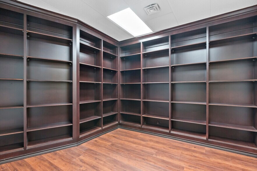 More Photos Of 4500 Carter Creek Pky, Bryan Office For Lease