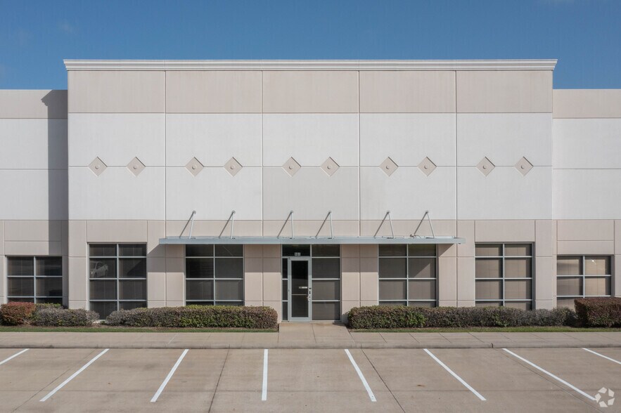 More Photos Of 10207 S Sam Houston Pky W, Houston Unknown For Lease