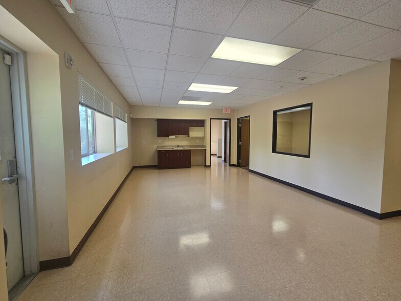 More Photos Of 7500 NE St Johns Rd, Vancouver Warehouse For Lease