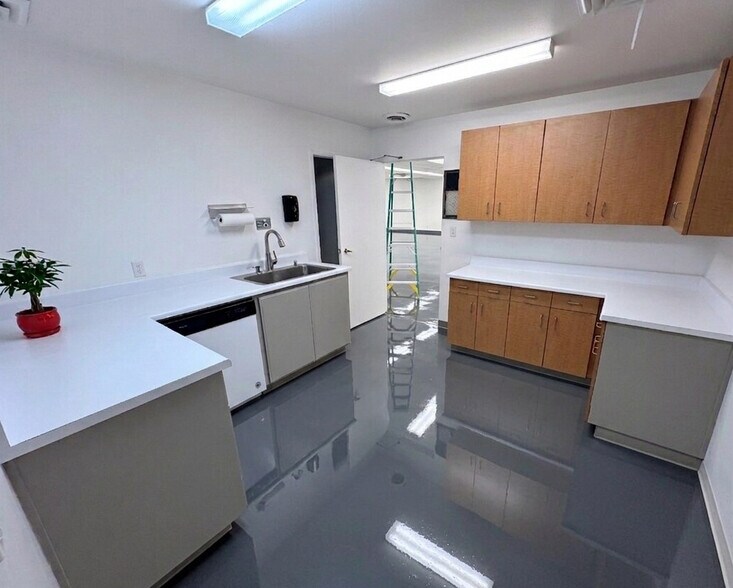 More Photos Of 795 San Antonio Rd, Palo Alto Flex For Lease