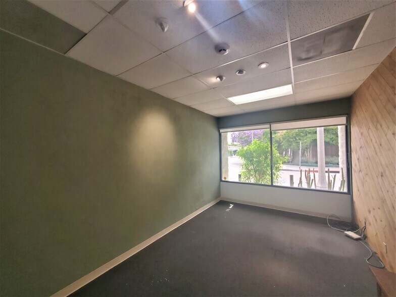 More Photos Of 31-77 W Del Mar Blvd, Pasadena Warehouse For Lease