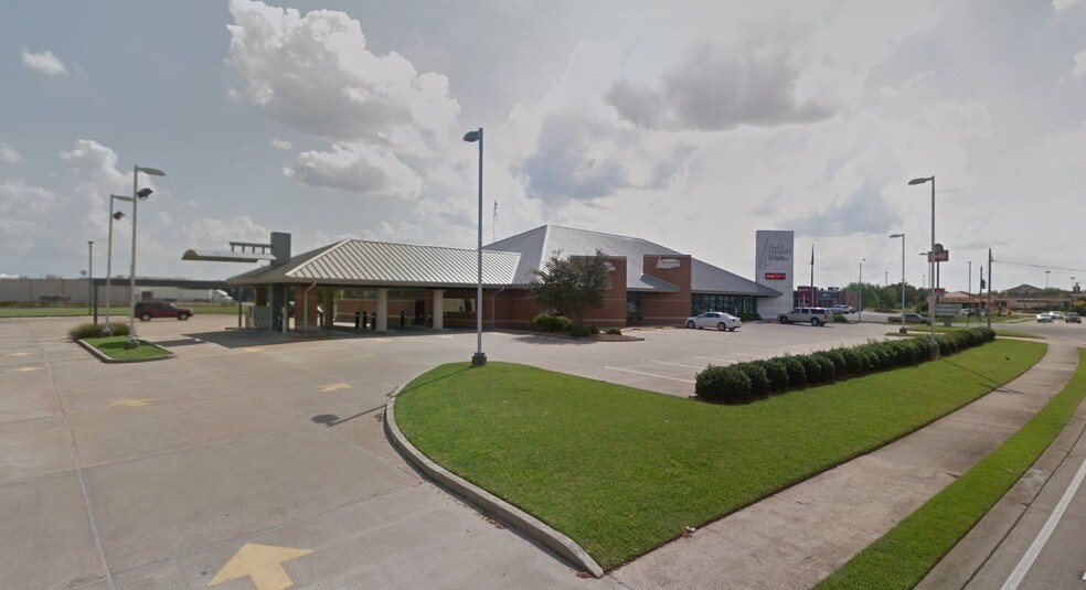 More Photos Of 2141 N Mall Dr, Alexandria Medical For Lease