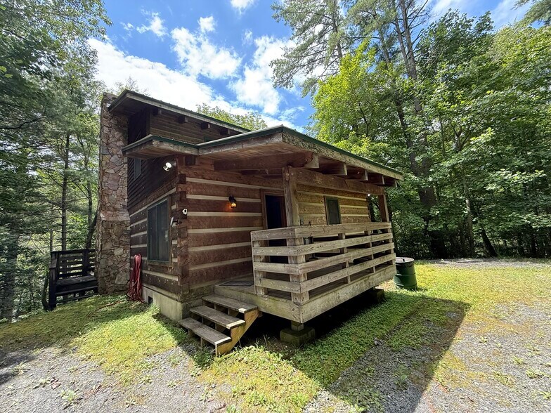 More Photos Of 1105 Fall Creek Rd, Purlear Specialty For Sale