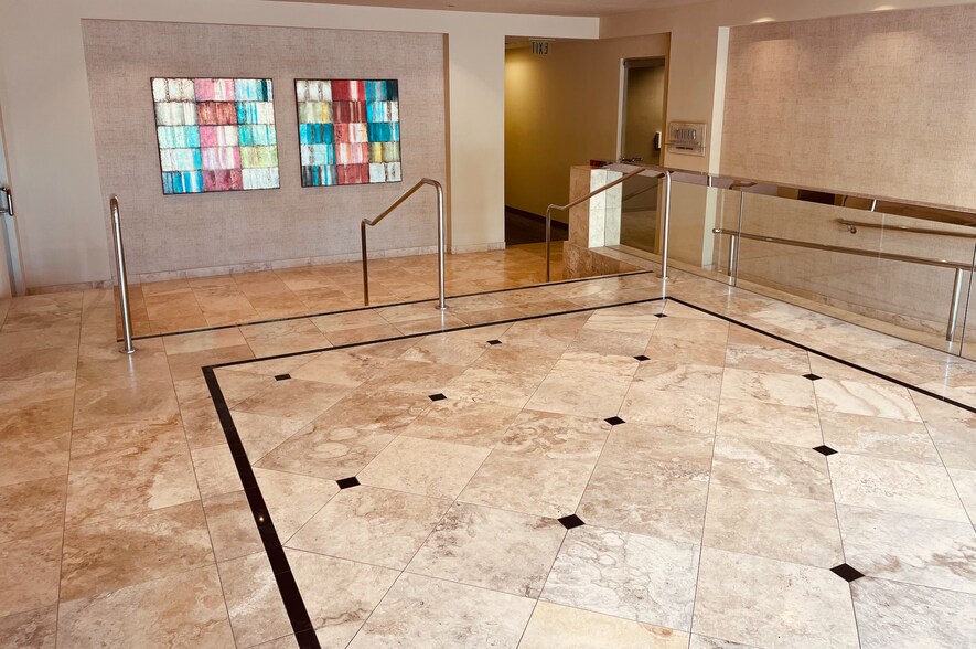 More Photos Of 7590 Fay Ave, La Jolla Unknown For Lease