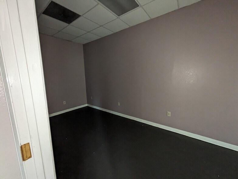 More Photos Of 3014 Gray Hwy, Macon-Bibb Storefront Retail Office For Lease