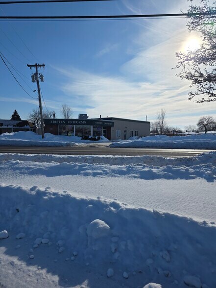 More Photos Of 2010 Eggert Rd, Buffalo Freestanding For Lease