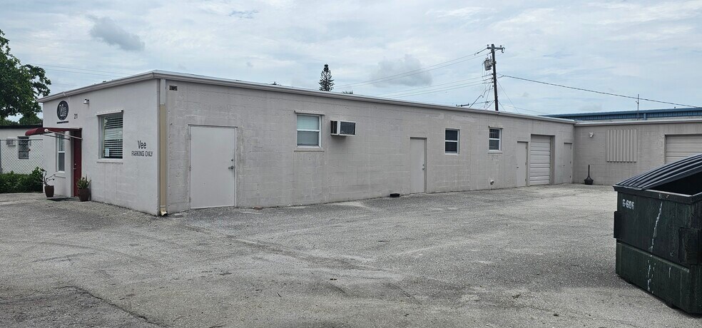 More Photos Of 211 SE 9th Ave, Boynton Beach Light Manufacturing For Lease