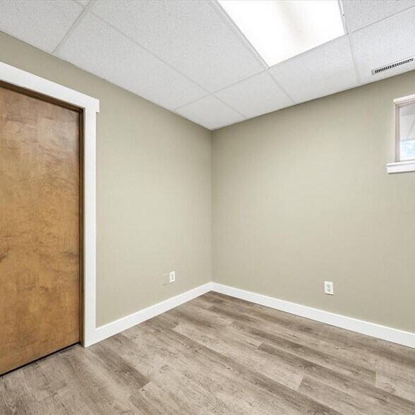 More Photos Of 25400-25430 Goddard Rd, Taylor Medical For Sale