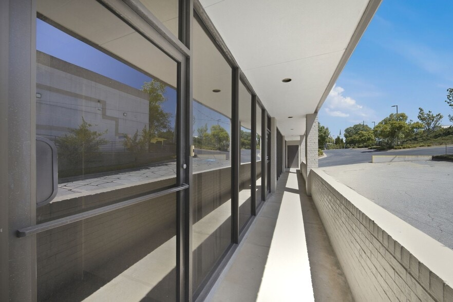 More Photos Of 615 19th St, Columbus Medical For Lease