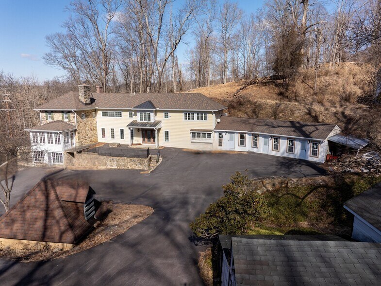 More Photos Of 14943 York Rd, Sparks Glencoe Specialty For Sale