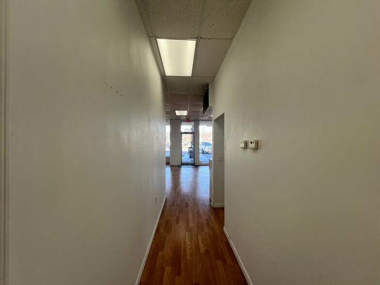 More Photos Of 1201-1313 W 103rd St, Kansas City Unknown For Lease