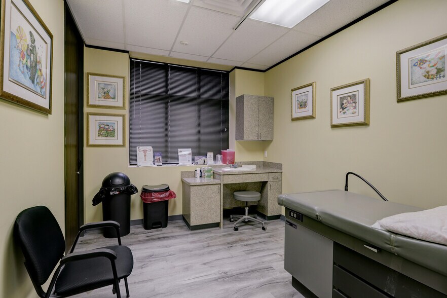 More Photos Of 19701 Kingwood Dr, Kingwood Medical For Sale