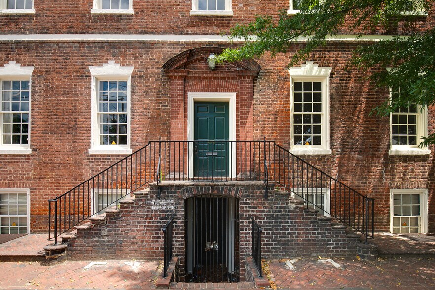 More Photos Of 100 E Main St, Richmond Office For Sale