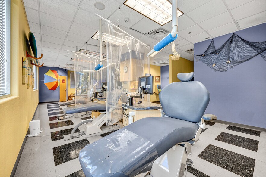 More Photos Of 15276 W Brookside Ln, Surprise Medical For Lease