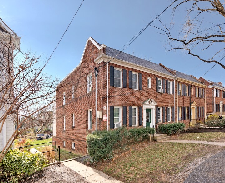More Photos Of 4482 MacArthur Blvd NW, Washington Apartments For Sale