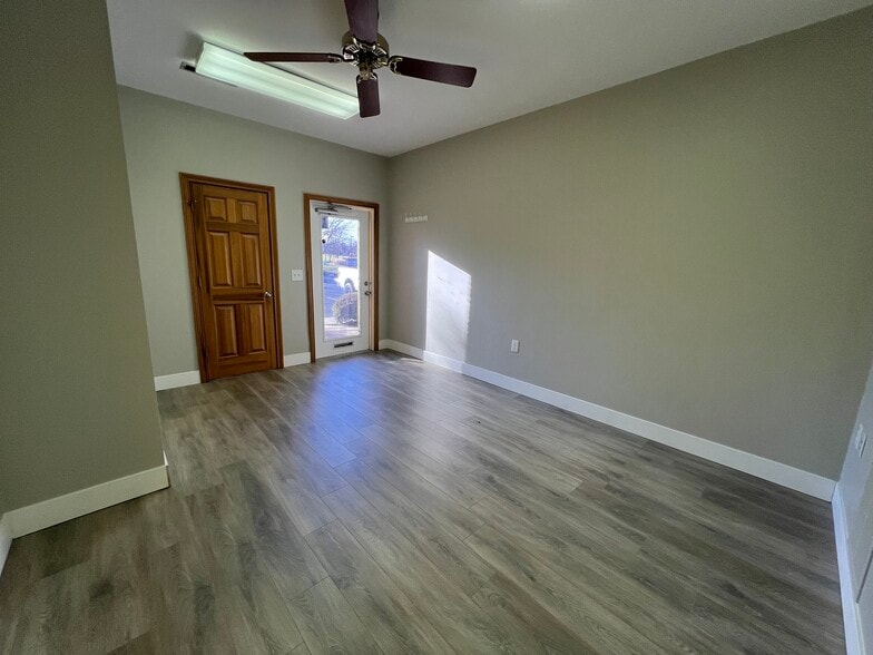 More Photos Of 1375 Kemper Meadow Dr, Forest Park Office Residential For Lease