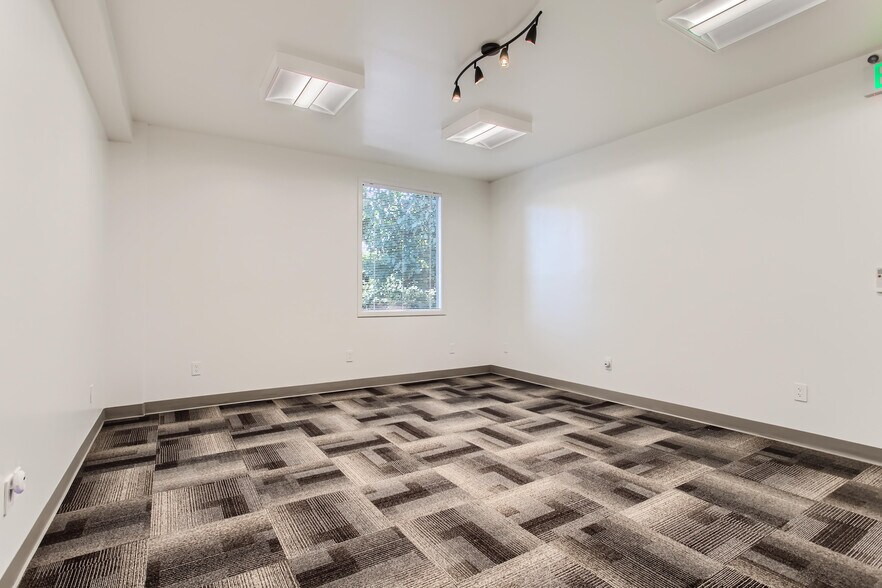 More Photos Of 124 Berkeley Ave, Molalla Medical For Sale