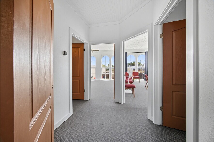 More Photos Of 101 East St, Hutto Storefront Retail Office For Lease