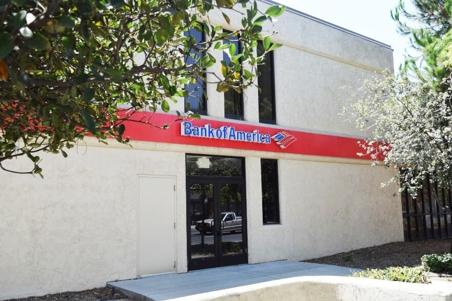 More Photos Of 180 N Redington St, Hanford Bank For Lease