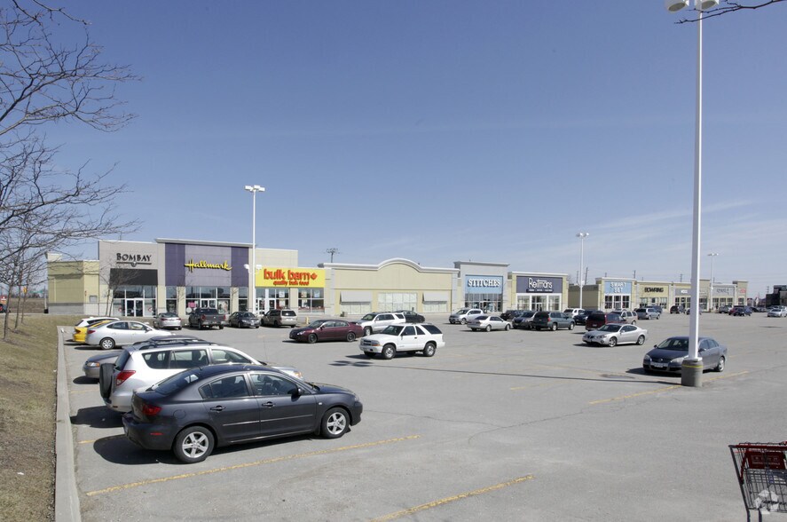 More Photos Of 18126 Yonge St, East Gwillimbury Unknown For Lease