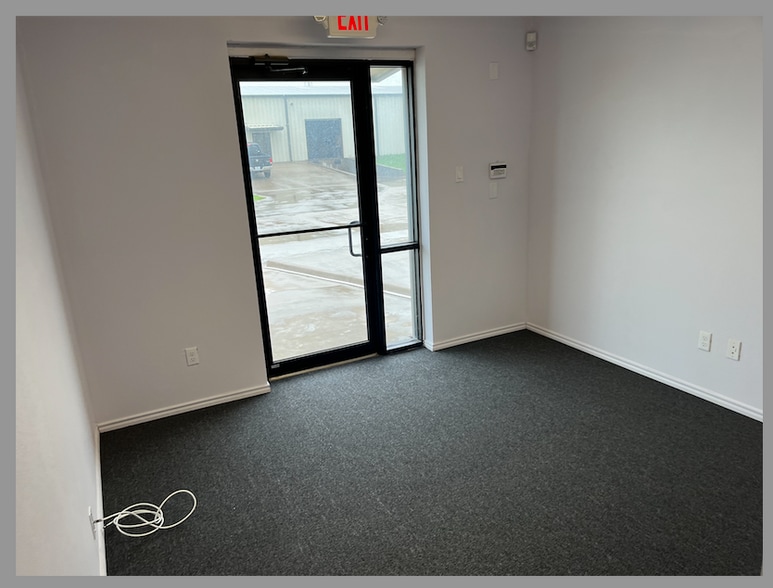More Photos Of 1472-1482 Champion Rd, Terrell Warehouse For Lease
