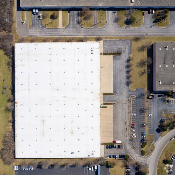 More Photos Of 102 N Overland Dr, North Aurora Distribution For Lease