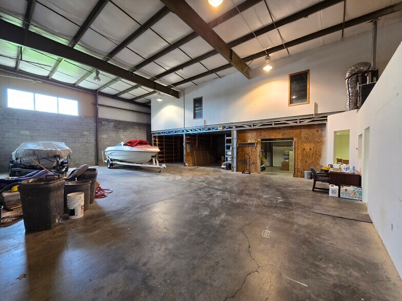 More Photos Of 3347 Rudy St, Knoxville Light Distribution For Lease