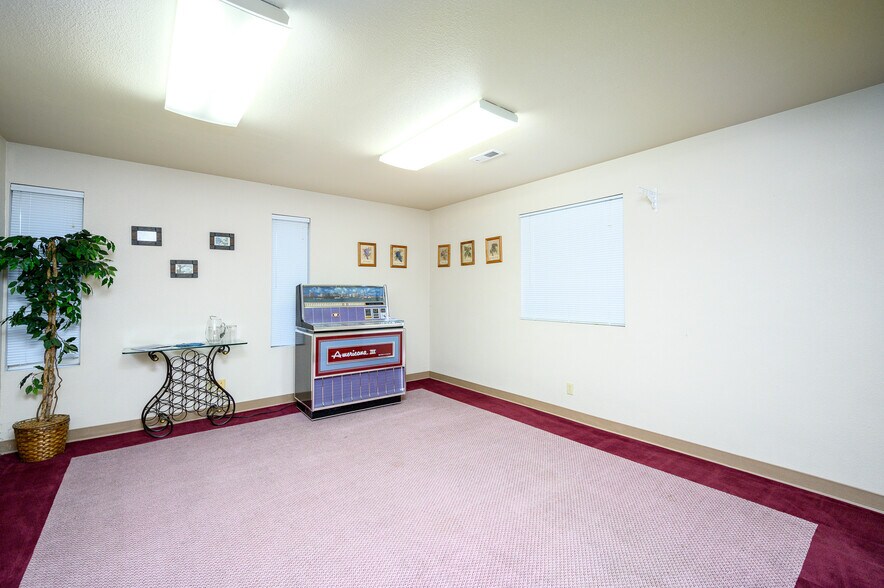 More Photos Of 1940 NE Colvin Ct, McMinnville Industrial For Lease