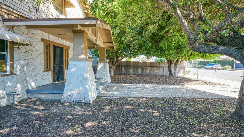 More Photos Of 2617 Jeffries Ave, Los Angeles Apartments For Sale