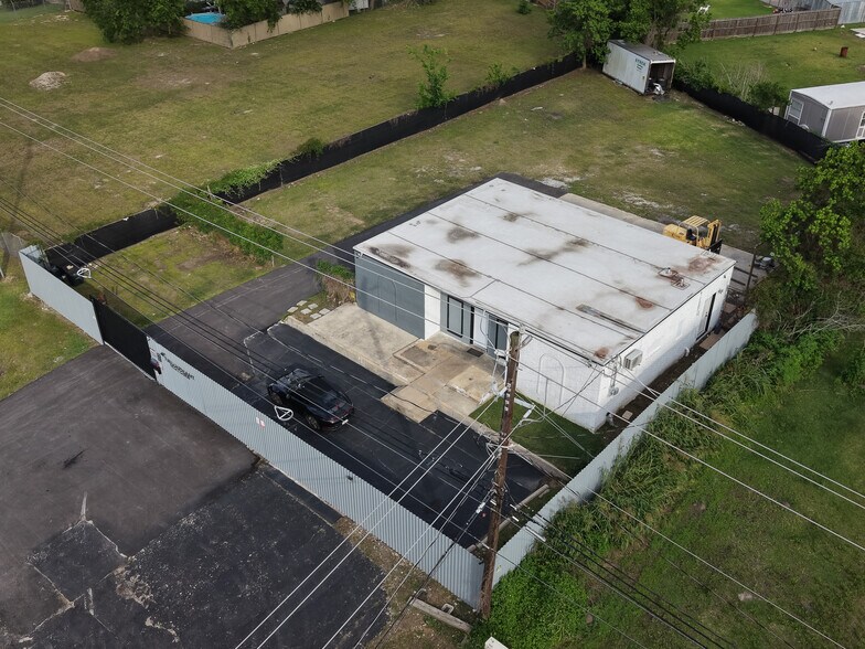 More Photos Of 16526 Market St, Channelview Showroom For Sale