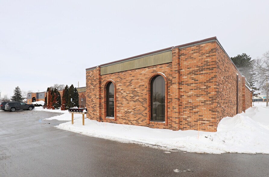 More Photos Of 5083-5085 Miller Rd, Flint Office For Sale
