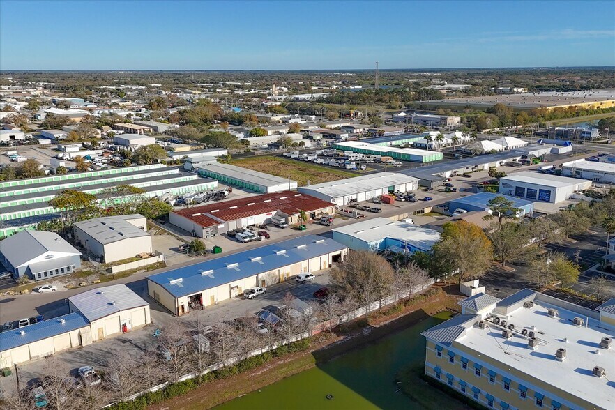 More Photos Of 5639-5651 Lawton Dr, Sarasota Service For Lease