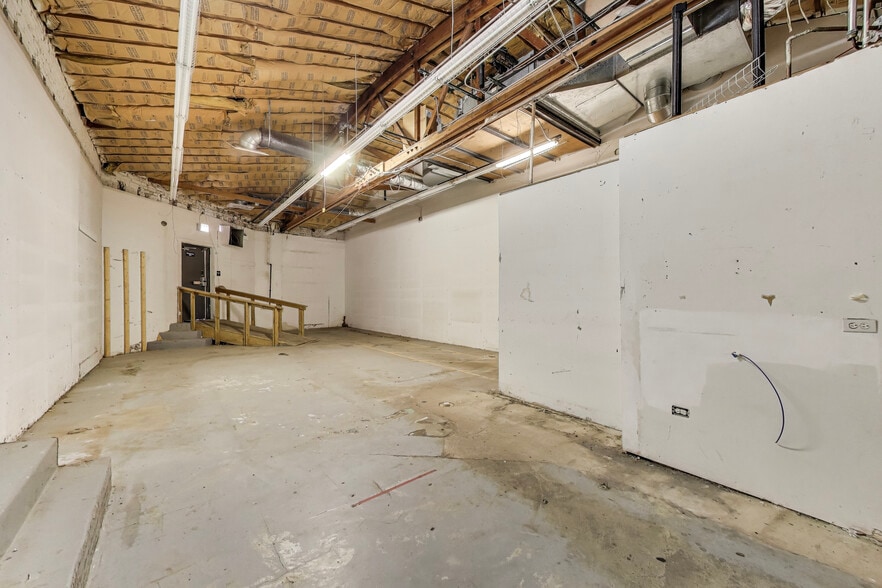 More Photos Of 2255 W 95th St, Chicago Freestanding For Lease