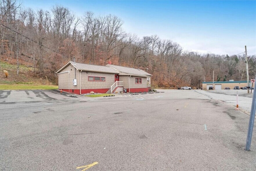 More Photos Of 3006 Lewis Run Rd, Clairton Restaurant For Sale