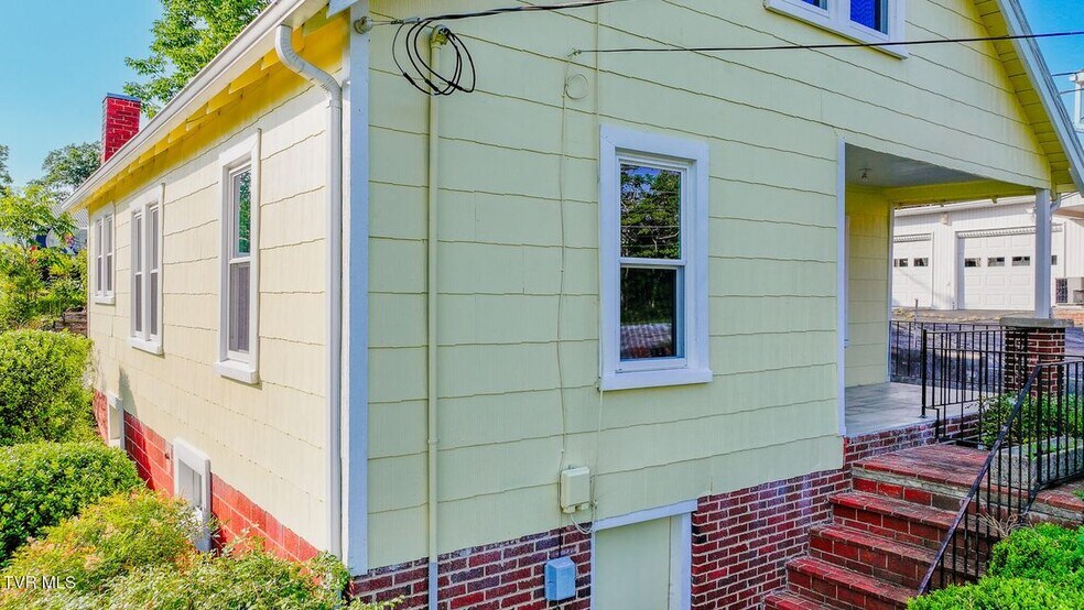 More Photos Of 457 E Bernard Ave, Greeneville General Retail For Sale