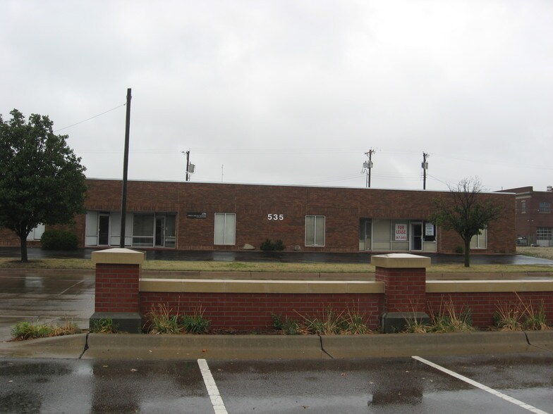 More Photos Of 535 S Emporia St, Wichita Flex For Lease