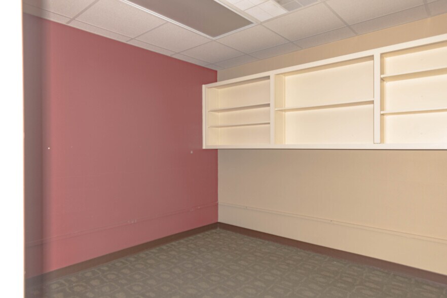 More Photos Of 1401 Applewood Dr, Dalton Medical For Lease