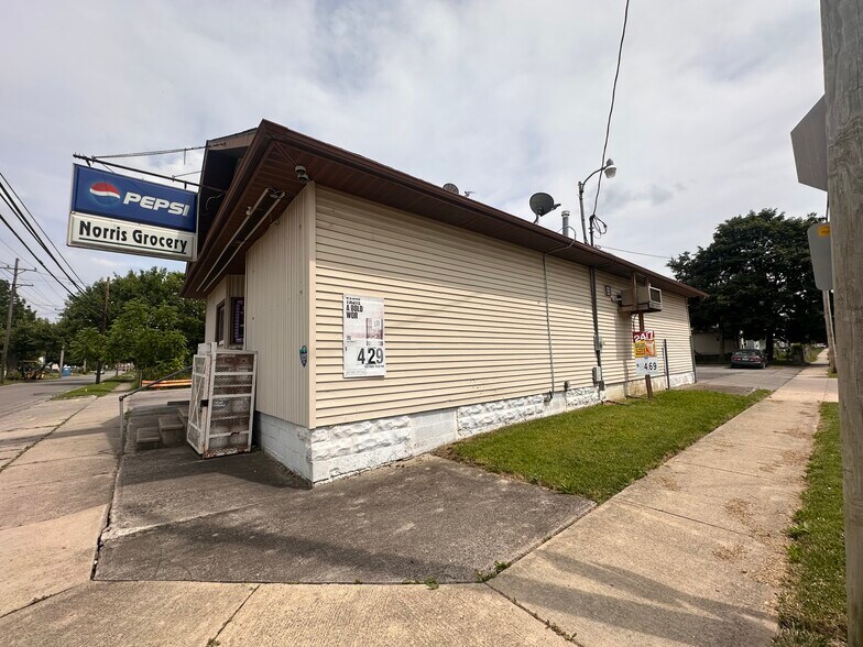 More Photos Of 901 Bennett St, Marion Freestanding For Sale
