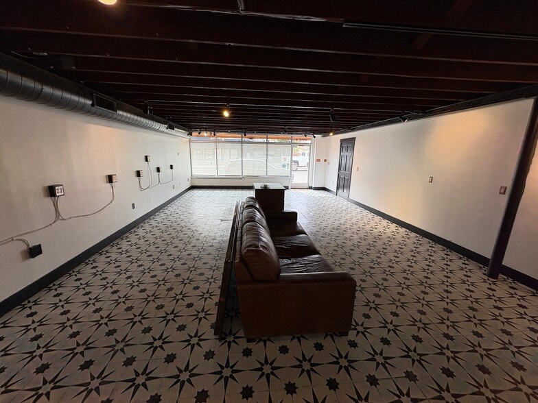 More Photos Of 4370 S Broadway, Englewood Storefront For Lease