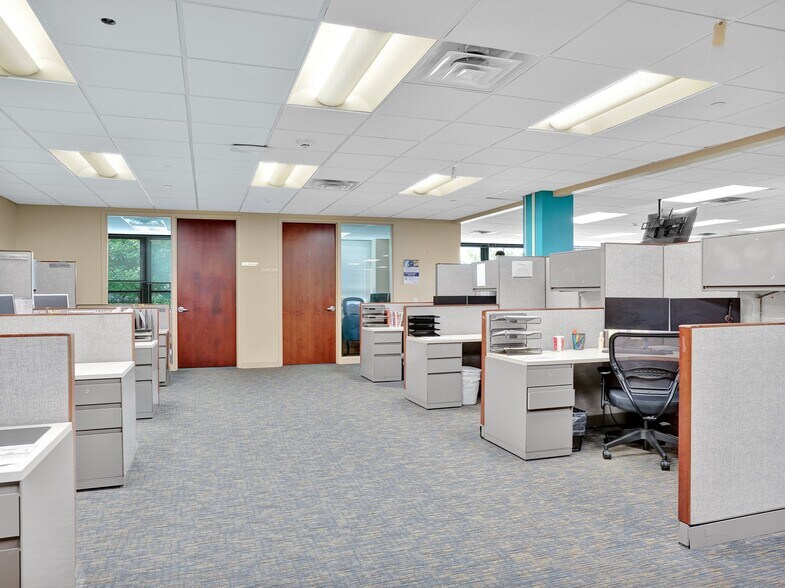 More Photos Of 120 Bloomingdale Rd, White Plains Office For Lease