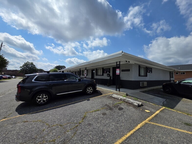 More Photos Of 706 Wilkins St, Smithfield Medical For Sale
