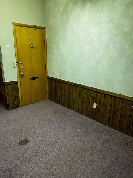 More Photos Of 8 N Main St, Rittman Storefront Retail Office For Lease