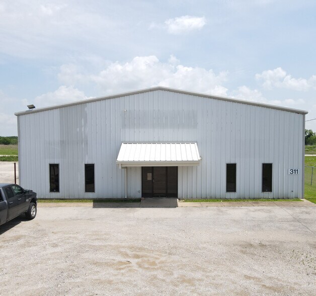 More Photos Of 311 National Dr, Rockwall Warehouse For Lease